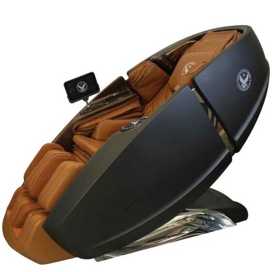 Ghế massage phi thuyền vũ trụ SS 919X – Màu xám – Nội thất nâu vàng - Xám269.000.000đ(- 46 %)Thiết kế theo mẫu ghế dành cho phi hành gia, ghế cung cấp chế độ massage 4 chiều: ngang, dọc, sâu và lơ lửng không trọng lực tiến về phía trước. Khi massage, cơ thể của người dùng được nhấc bổng lên khỏi mặt đất, trượt lên phía trước, tạo ra một cảm giác lơ lửng trong không gian, như đang bay vào vũ trụ.Ghế trang bị hai máy massage với hệ thống con lăn, túi khí xoa bóp, đấm bóp di chuyển từ đỉnh đầu đến bên dưới vùng mông đùi theo hình chữ L và bấm huyệt lòng bàn chân.Ghế massage phi thuyền vũ trụ Dr.Care SS 919X màu xanh, nội thất nâu vàng đang được bán tại Shop VnExpress. Sản phẩm có giá niêm yết 499 triệu đồng, hiện giảm 46% còn 269 triệu đồng.Ghế có chức năng xông nóng và trang bị nhiều cảm biến: tự động điều chỉnh to nhỏ theo kích thước người dùng, cảnh báo có vật lạ xung quanh ghế, dò tìm vị trí cần massage, loa nghe nhạc, khay sạc điện thoại di động... giúp người dùng thư giãn tối đa. Ghế có thể điều khiển qua màn hình cảm ứng 8 inch và ứng dụng trên điện thoại di động, máy tính bảng. Ghế có trọng lượng 160 kg, kích thước 172,5 x 94 x 114 cm, sử dụng nguồn điện 220 V, hoạt động không gây tiếng ồn. Ghế tích hợp nhiều chương trình massage thích hợp với nhiều lứa tuổi. Thời gian bảo hành 10 năm cho toàn bộ ghế và máy massage.