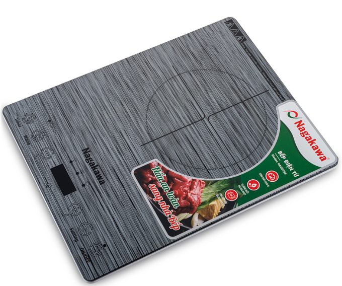 Bếp điện từ đơn Nagakawa NAG0708 - 2000W - tặng nồi lẩu inox - hàng chính hãng - Xám 1.049.000đ(- 24 %)Kích thước : 29x37x6cmCông nghệ cảm biến IGBT hiện đại của SIEMENS Đức- Tự ngắt khi nhiệt độ quá cao- Màn hình hiển thị mức độ tiêu hao năng lượng- Kèm nồi inox cao cấp- Hệ thống hẹn giờ thông minhThiết kế hiện đại, nổi bậtBếp Từ Đơn Nagakawa NAG0708 có thiết kế hiện đại, sang trọng với màu ghi xước cùng với các chi tiết nổi bật. Kích thước bếp nhỏ gọn, dễ cất giữ và di chuyển.Mặt kính cường lực chịu nhiệttrang bị mặt kính chịu nhiệt tốt, chống nhiệt, chống lực hiệu quả, hạn chế trầy xước hay nứt vỡ.Mặt kính sáng bóng giúp người dùng dễ dàng vệ sinh, chùi sạch những vết bẩn, dầu mỡ bám trên bề mặt kính.