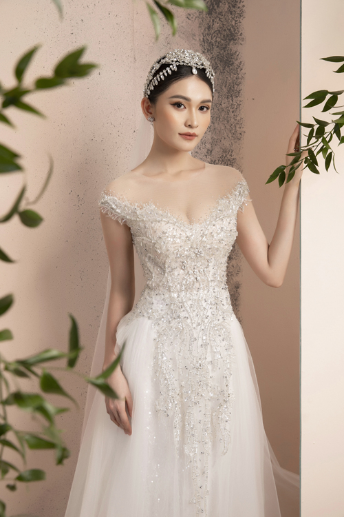 Chất liệu ren, voan, taffta Hàn Quốc được NTK chọn lựa làm chủ đạo cho BST.