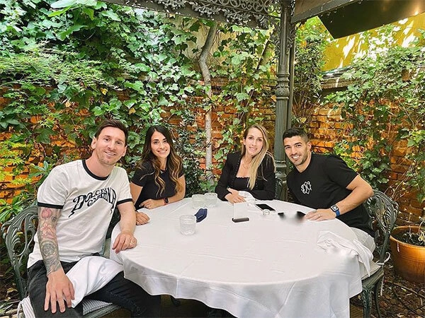 Messi và Suarez đưa vợ đi ăn ở Madrid - Ngôi sao