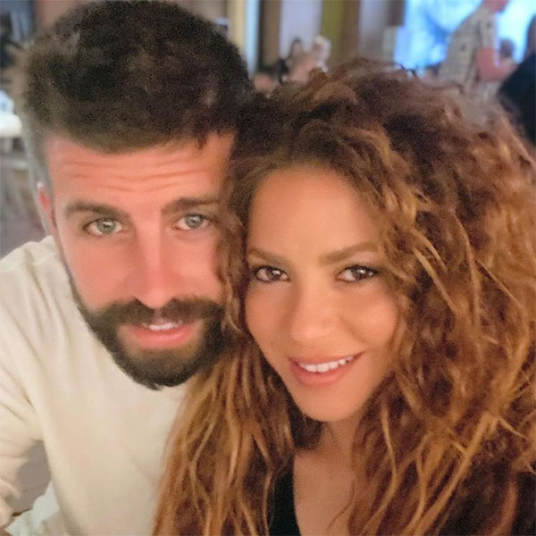 Pique và Shakira trong bức ảnh chụp chung đăng tải hôm 10/7. Ảnh: Instagram.