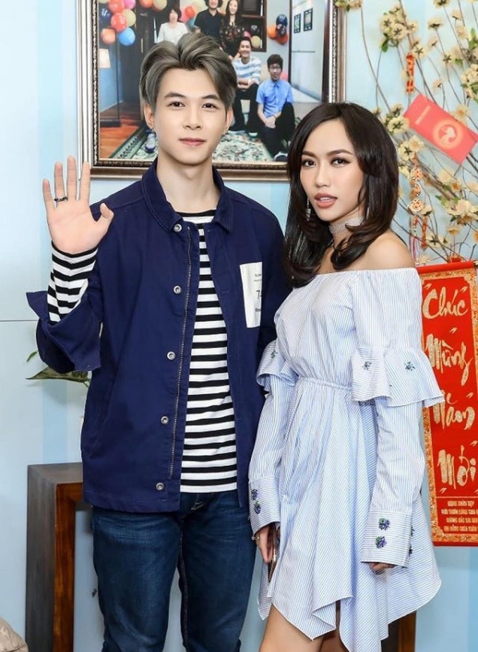 Trong một chương trình trên sóng VTV, khi được hỏi về mối quan hệ với Diệu Nhi, Anh Tú ngượng ngùng cho biết đó là người yêu của anh. Ngược lại, nữ diễn viên Vu quy đại náo cũng từng tỏ tình: Khi yêu ngoài tuổi tác không bàn tới thì em sẽ lo cho anh đầy đủ. Năm nay, điện thoại nào mới ra em sẽ mua cho anh. Năm sau anh muốn xe hơi em sẽ cố gắng làm để mua xe hơi cho anh. Chỉ cần quen em thôi, còn việc khác cứ để em lo