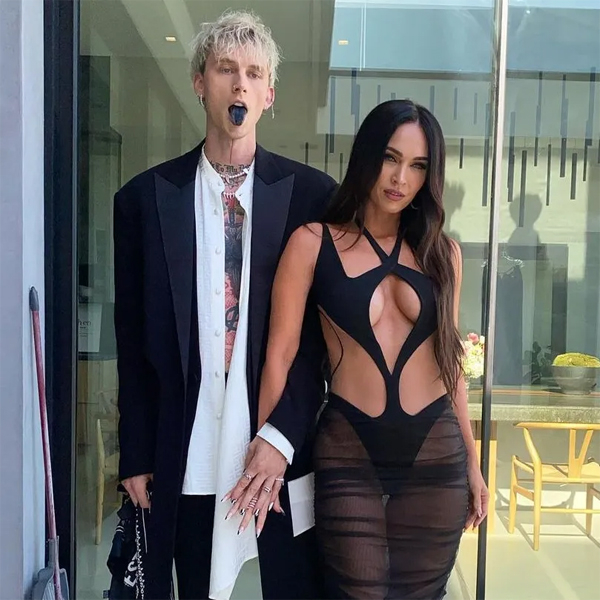 Megan mặc bodysuit cut-out khi đến dự lễ trao giải Billboard với bạn trai hồi tháng 5.