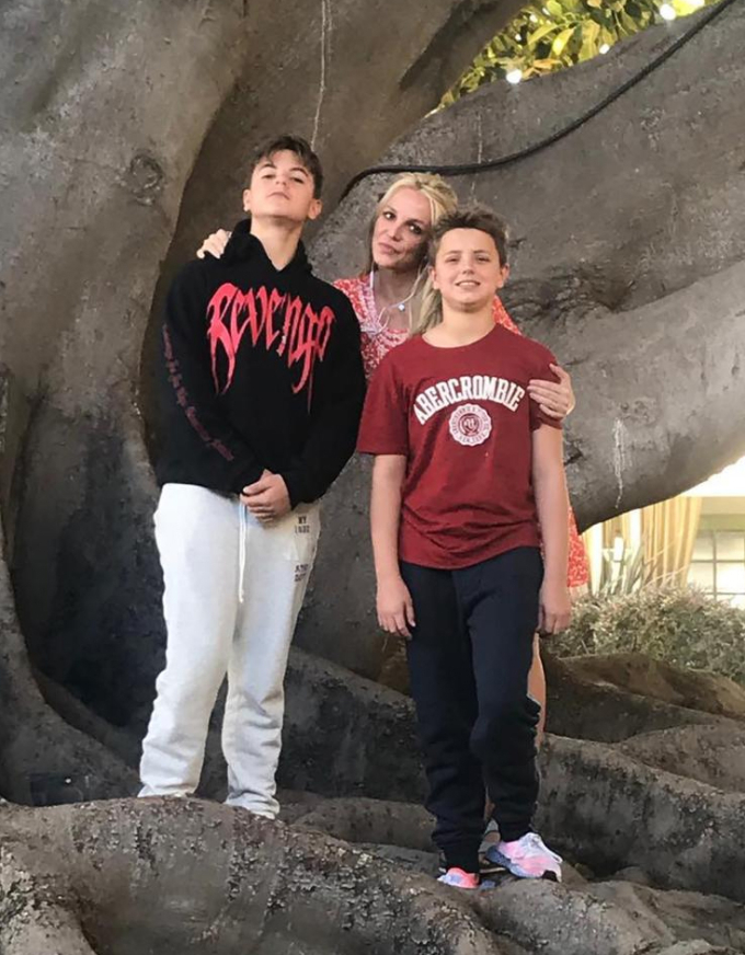 Britney và hai con trai. Ảnh: Instagram