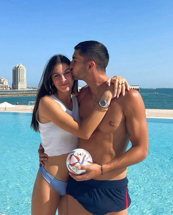 Ái nữ Sira nhà HLV Luis Enrique thân mật với Ferran Torres tại Doha. Ảnh: Instagram Sira Martinez