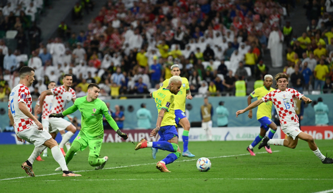 Tình huống ghi bàn mở tỷ số của Neymar. Ảnh: Reuters
