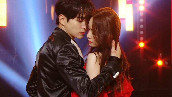 Màn trình diễn Señorita của YoonAh và Lee Junho trong MBC Gayo Daejejeon 2021. Ảnh: MBC