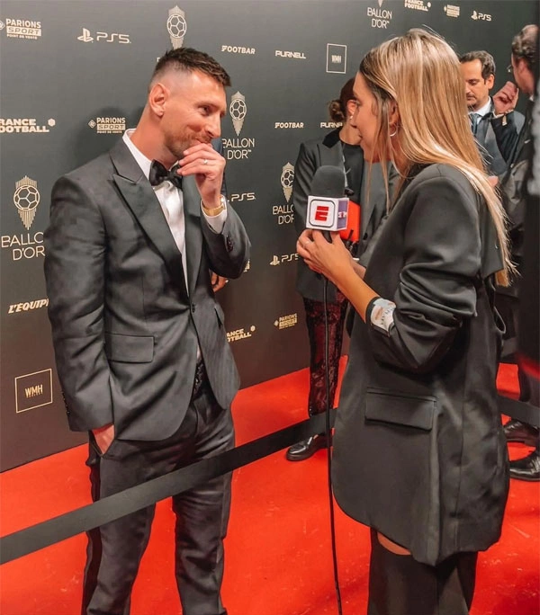 Phản ứng của vợ Messi khi gặp 'tình địch tin đồn' - Ngôi sao