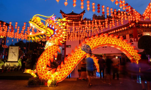 Cứ sống ngay ngắn thật thà thì ắt được mọi người yêu quý, còn kẻ giả tạo độc ác sẽ sớm bị vạch trần và bị mọi người xa lánh.