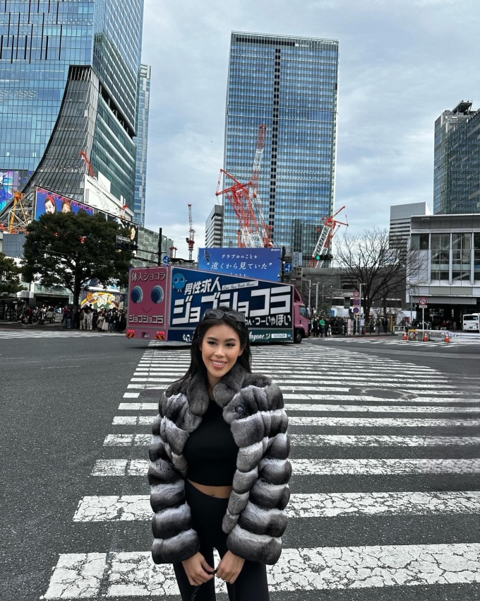 Tiên Nguyễn ăn sập Tokyo