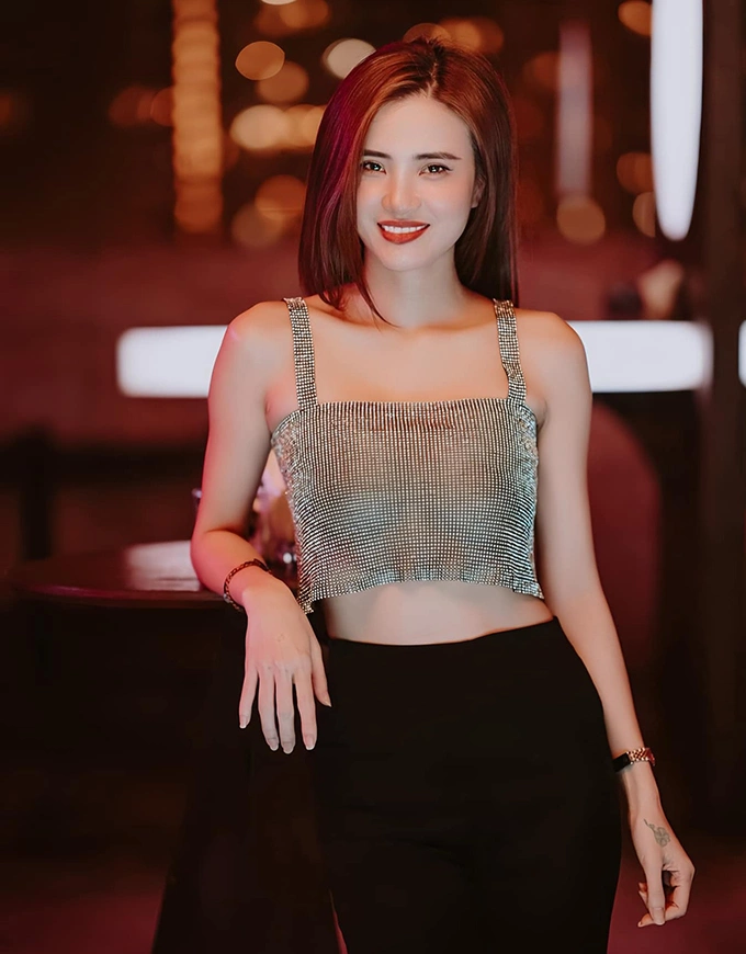 Ba cô em gái hot girl của sao bóng đá Việt - 5
