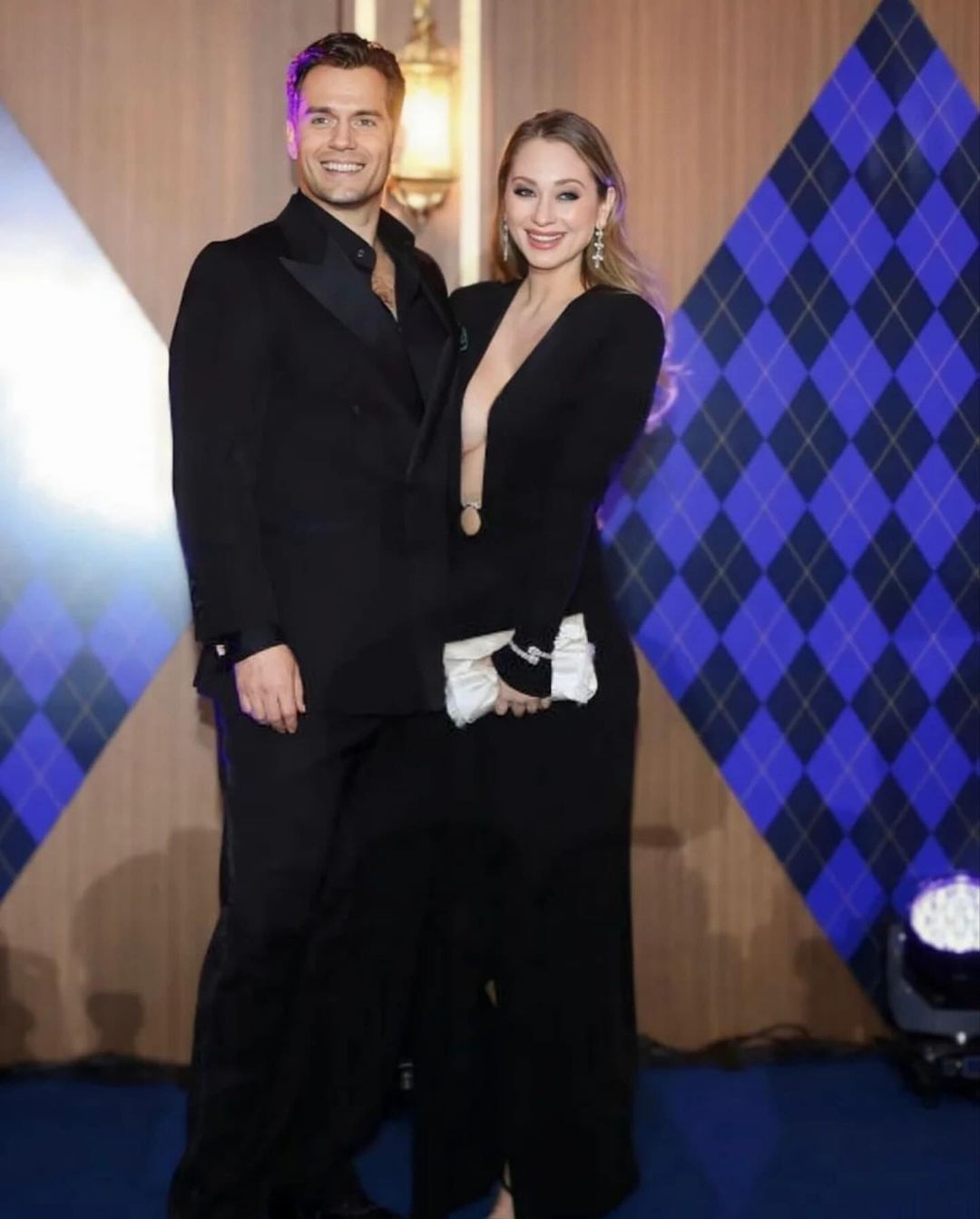 Bạn gái 'siêu nhân' Henry Cavill mang bầu - Ngôi sao