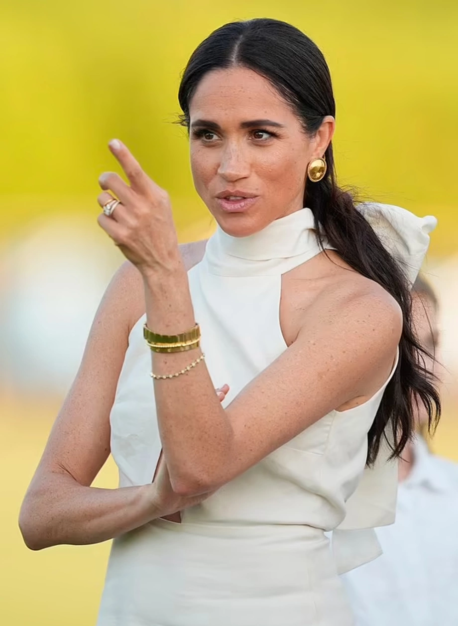 Loạt nhân viên bảo vệ Meghan sau khi cô bị nói 'khó tính' - Ngôi sao