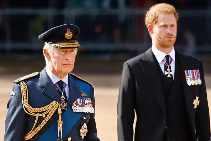 Vua Charles III và Harry ở đám tang cố Nữ hoàng Elizabeth II năm 2022. Ảnh: UK Press