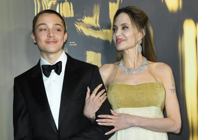 Angelina Jolie và Knox dự sự kiện hôm 17/11. Ảnh: AFP
