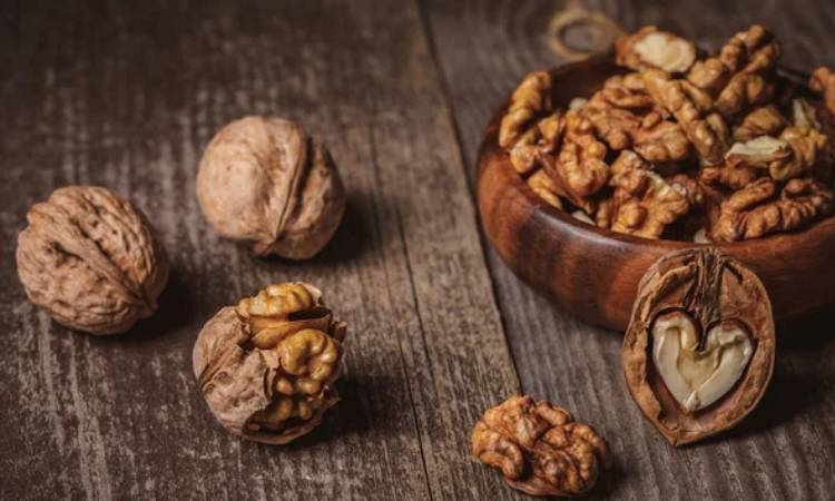 Hạt óc chó có thể dễ dàng được kết hợp vào chế độ ăn uống hàng ngày