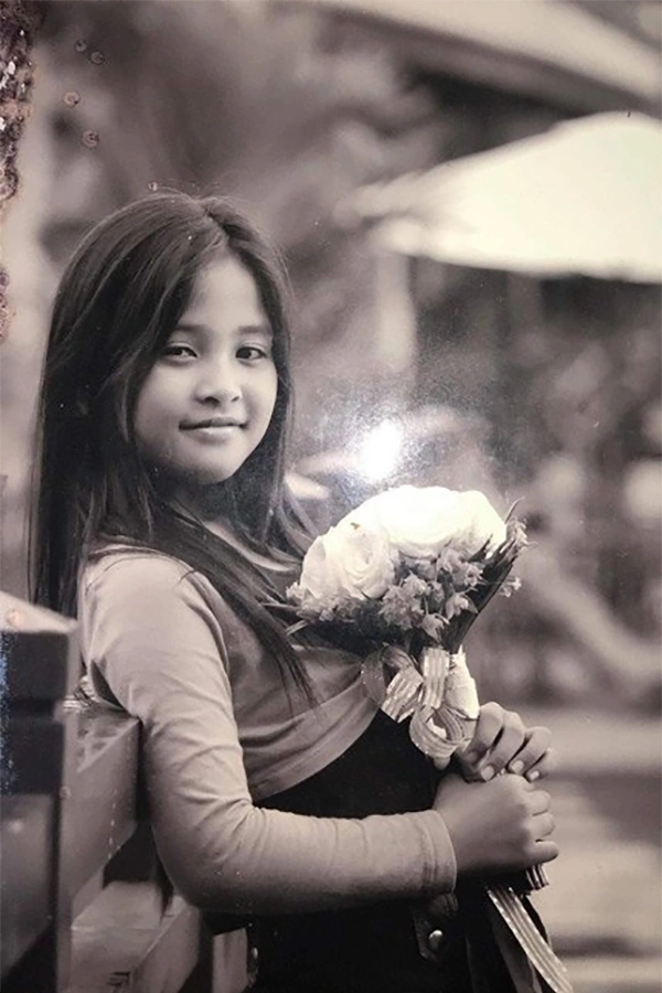 Cô ấy đăng quang một cuộc thi hoa hậu năm 18 tuổi và thường được nhận xét có nhan sắc nghìn năm có một. Mỹ nhân này là ai?