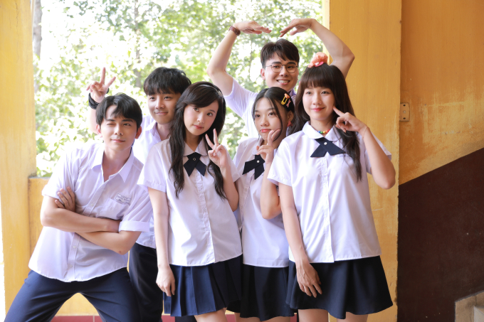 Tạo hình của Midu và các diễn viên trong phim.