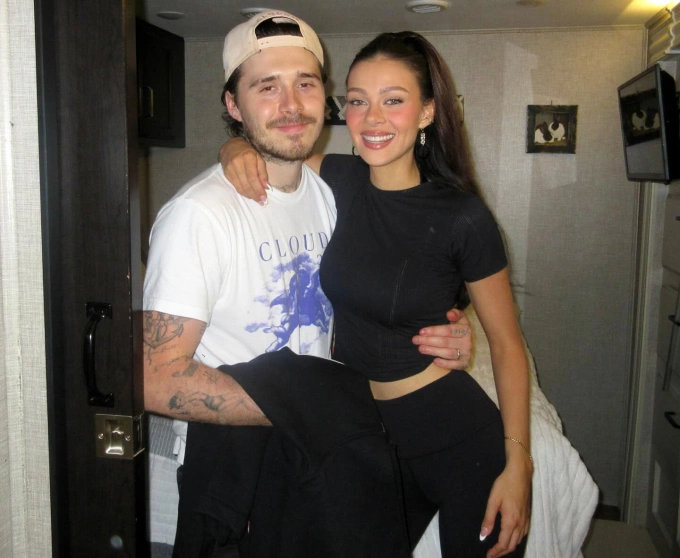 Nicola Peltz cũng đăng ảnh mừng 5 năm đính hôn với cậu cả nhà Becks. Ảnh: Instagram Brooklyn Beckham