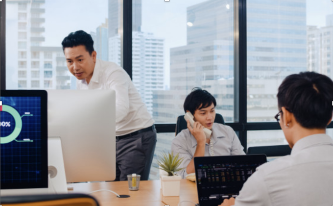 Nhân viên OneSME tư vấn, hỗ trợ khách hàng. Ảnh: OneSME
