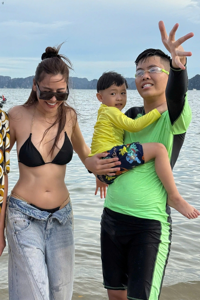 Theo Quế Vân, Nhật Minh hứng thú với mọi hoạt động. Ngày thường, con trai cô dành nửa buổi học văn hóa ở trường, nửa buổi học ở lớp can thiệp dành cho trẻ em đặc biệt và buổi tối dành cho các môn năng khiếu với gia sư tại nhà. Ngoài piano và vẽ, bé nói tiếng Anh trôi chảy, được thầy cô nhận xét có khả năng tiếp thu tốt nhưng ngại giao tiếp.