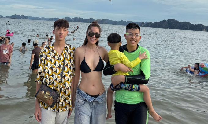 Mùa hè này của gia đình Quế Vân trở nên đặc biệt hơn khi Nhật Minh về chơi. Cô quyết định đưa cả nhà đi Hạ Long dài ngày, để con trai lớn được tận hưởng mùa hè ở biển cùng mẹ và các em.