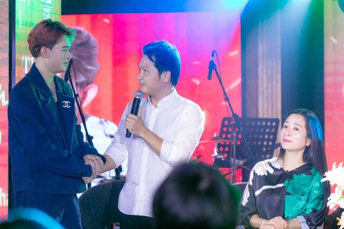 Thanh Thanh Hiền (bìa phải) và Trọng Tấn là hai trong số khách mời nổi tiếng có mặt trong buổi tiệc tri ân, mừng thành tích giải Nhất hạng mục Khán giả bình chọn của cuộc thi Điểm hẹn tài năng 2025 của Quang Anh, diễn ra tối 2/7.