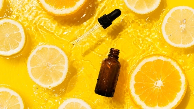 Tăng cường các chất chống oxy hóa như vitamin C cho da thông qua mỹ phẩm, chế độ ăn được chuyên gia đánh giá là giải pháp toàn diện cho làn da.