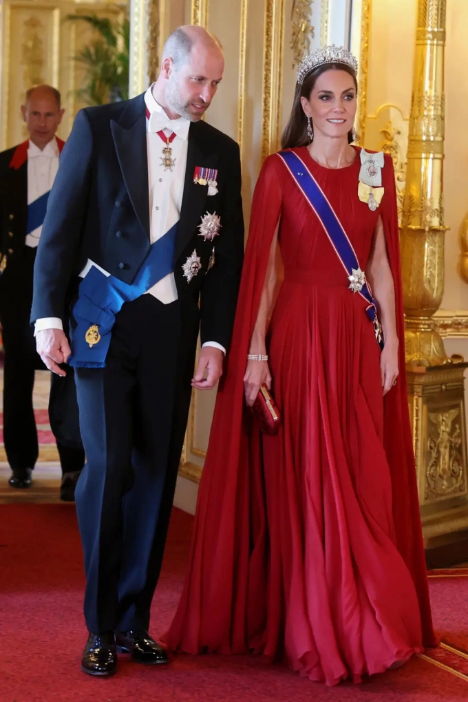 William - Kate dự quốc yến tiếp đón Tổng thống Pháp hôm 8/7. Ảnh: AP