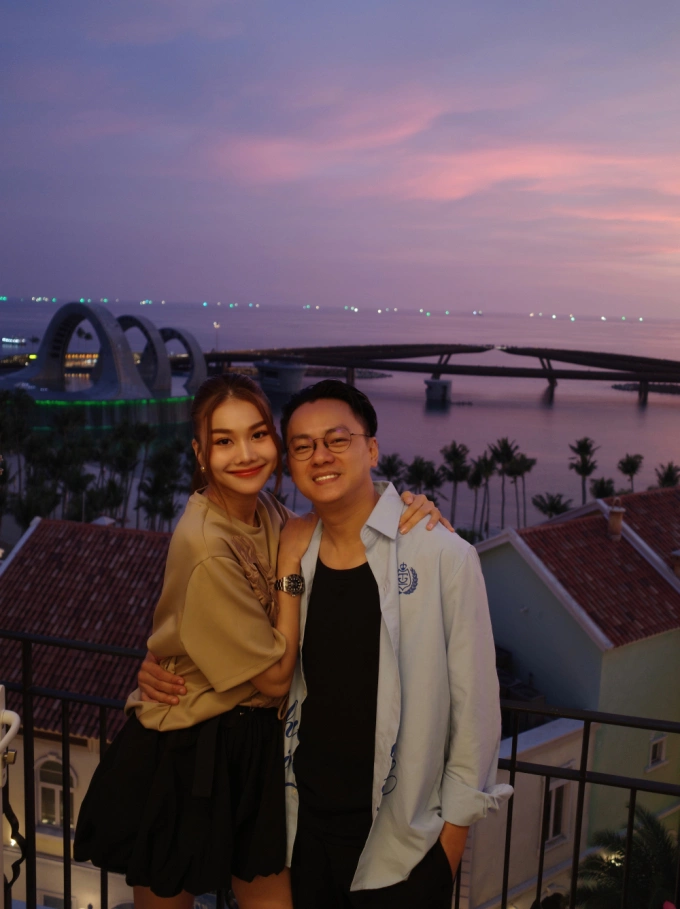 Thanh Hằng được ông xã tặng đồng hồ trong ngày sinh nhật. Ảnh: Nhân vật cung cấp