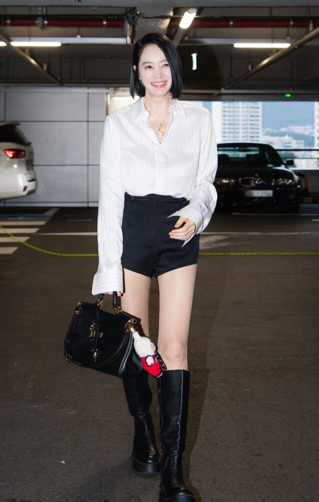 Vẻ đẹp trẻ trung của Kim Hye Soo khi cô xuất hiện tại sự kiện gần đây đã gây nhiều chú ý. Ảnh: KB