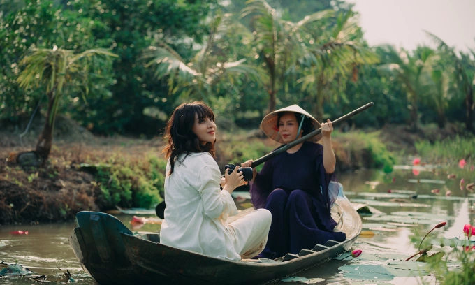 Một cảnh phim của Thảo Tâm và Việt Hương.