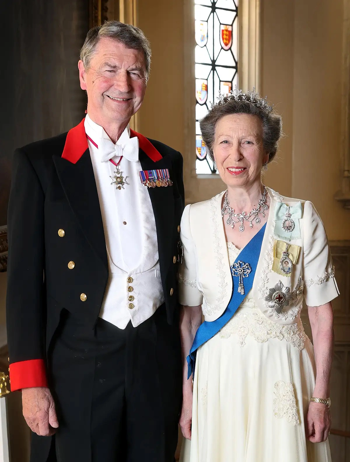 HoĆ ng gia Anh gĆ¢y sį»c khi ÄÄng nhįŗ§m 'con riĆŖng bĆ mįŗt' cį»§a CĆ“ng chĆŗa Anne - NgĆ“i sao