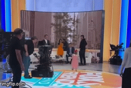 Khoảnh khắc xúc động giữa Charlie Kirk với con gái trước khi bị ám sát - Ngôi Sao