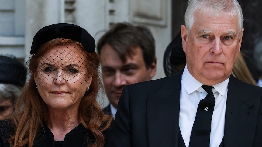 Thói quen tiệc tùng của Andrew từng khiến nhân viên hoàng ...