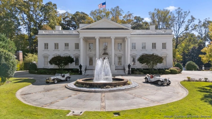 Nữ doanh nhân Việt rao bán bản sao Nhà Trắng giá 35 triệu USD - Ngôi sao