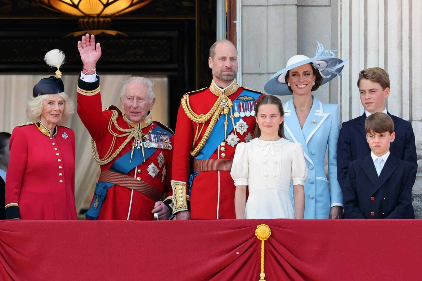 Harry lên tiếng giữa lúc hoàng gia Anh dự lễ sinh nhật Vua Charles III - Ngôi sao