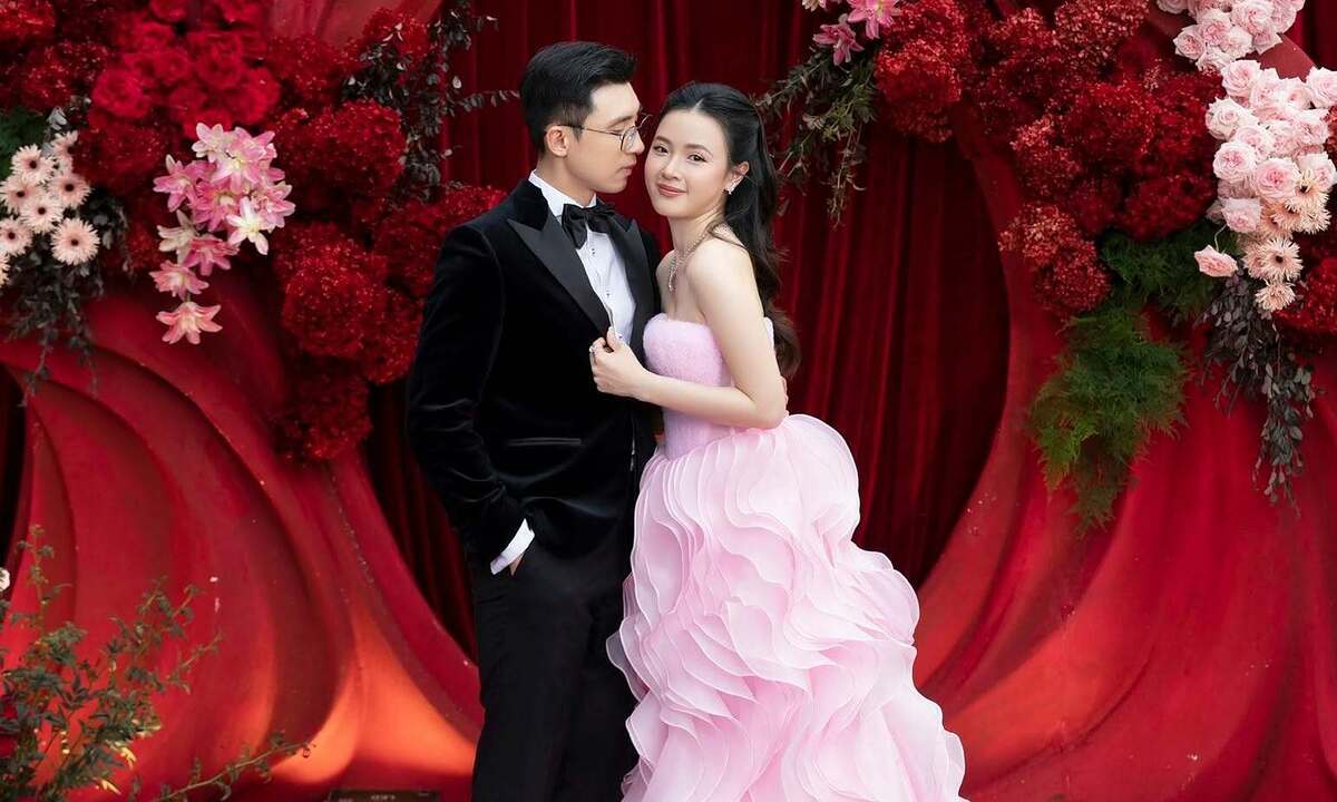 Midu bị chê làm tiệc kỷ niệm cưới 'phô trương'