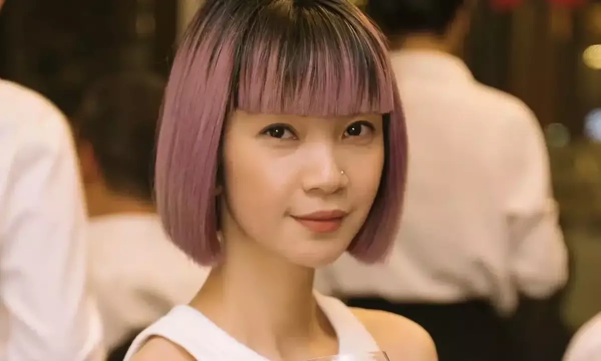 Siêu mẫu Hạ Vy mang bầu con thứ 4 ở tuổi 42
